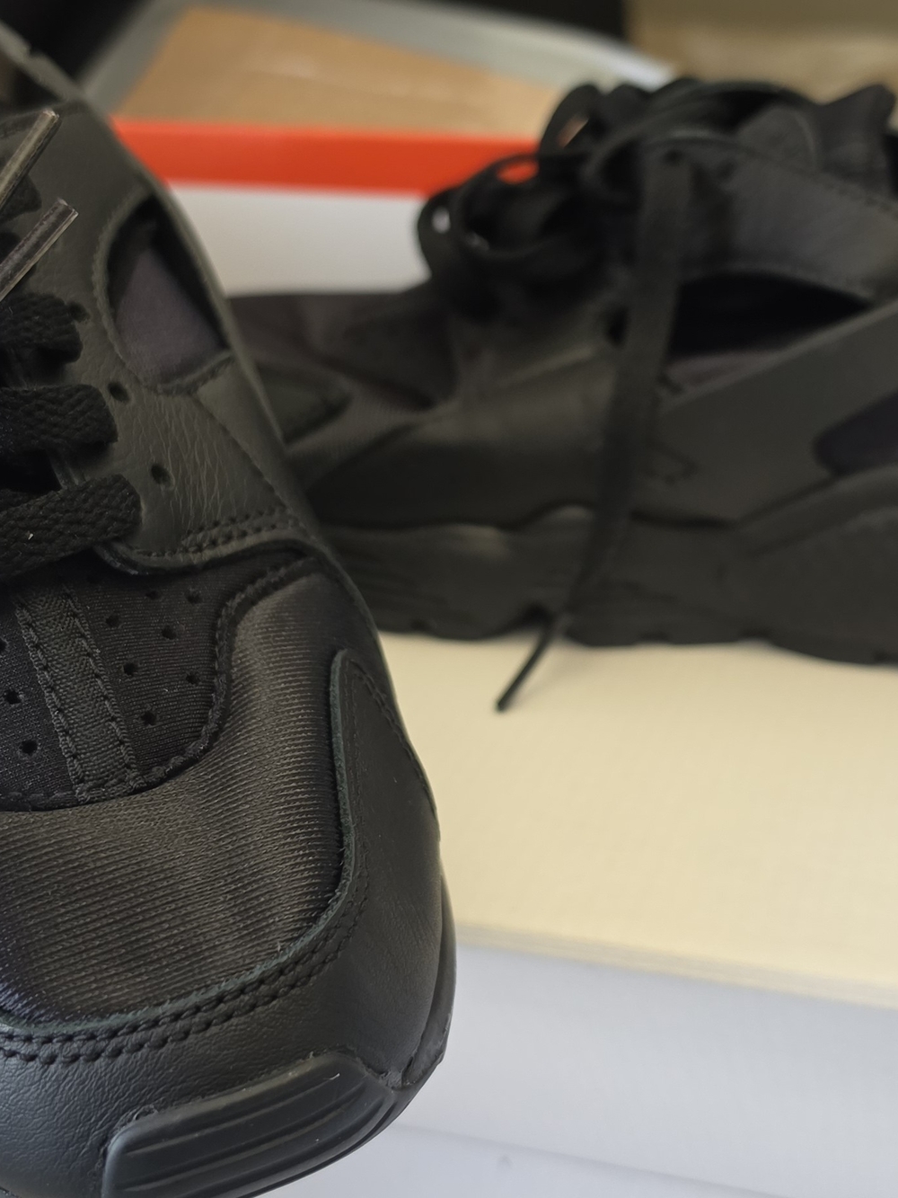 Nike Air Huarache "Triple Black / Anthracite" - Picture 7 of 12